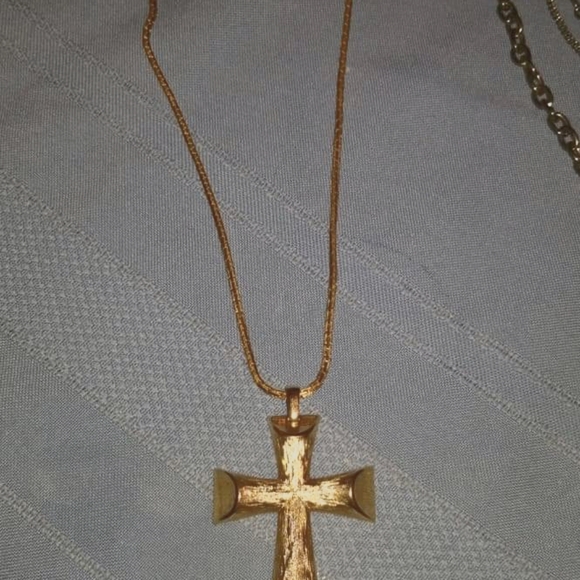 Cross necklace avon - Picture 1 of 2
